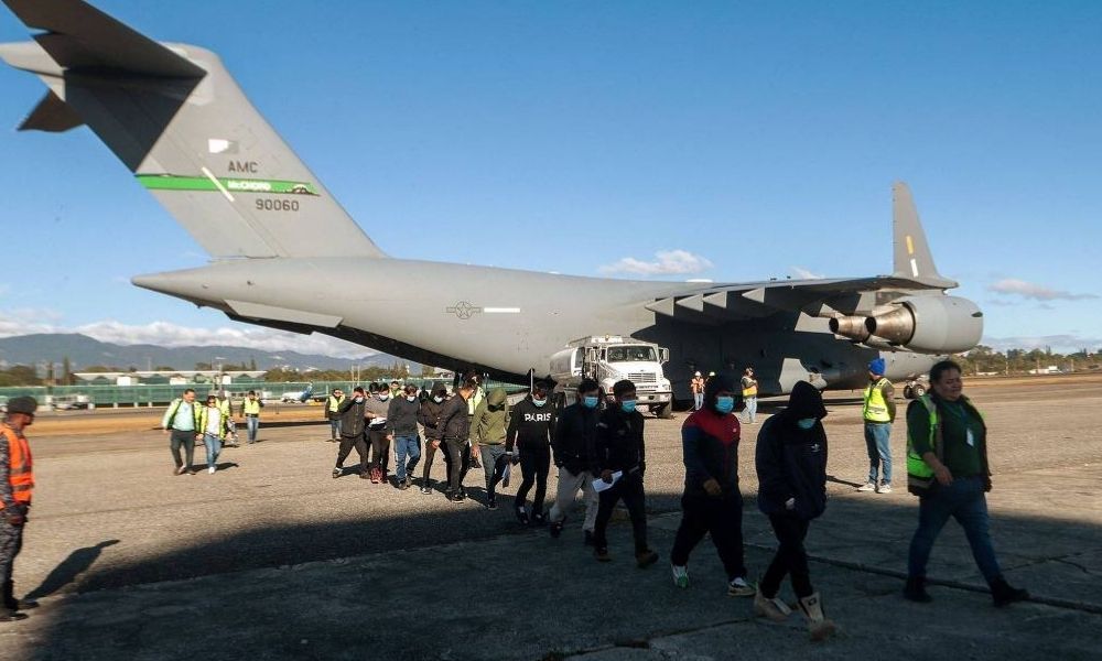 FAB transportará até Belo Horizonte migrantes deportados após falha em avião dos EUA
