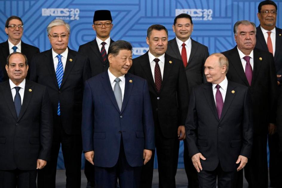 O presidente do Egito, Abdel Fattah al-Sisi, o presidente da China, Xi Jinping, o presidente da Rússia, Vladimir Putin, e outros participantes da reunião de ampliação no formato BRICS Plus posam para uma foto oficial durante a cúpula do BRICS em Kazan