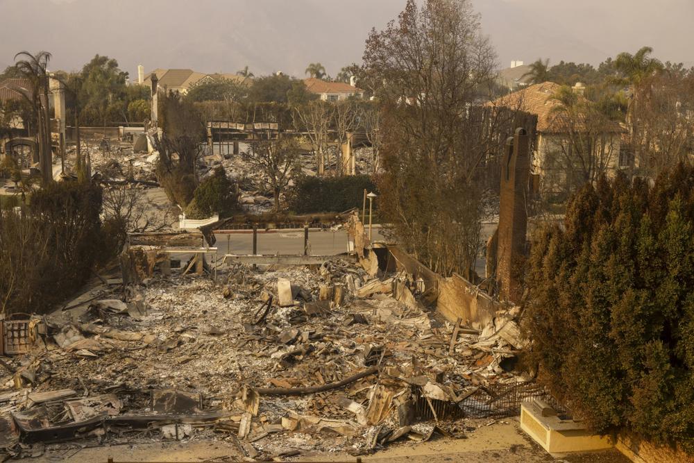 Trump culpa governador apoiador de Kamala por incêndios florestais na Califórnia
