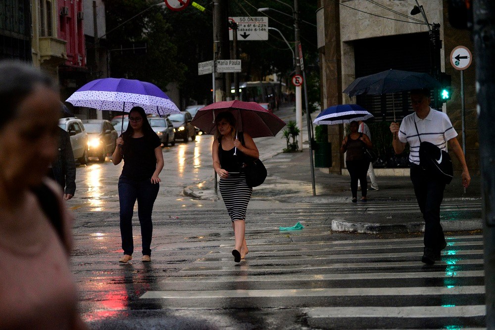Previsão do tempo alerta chances de chuva no Centro-Oeste e Sudeste nesta terça