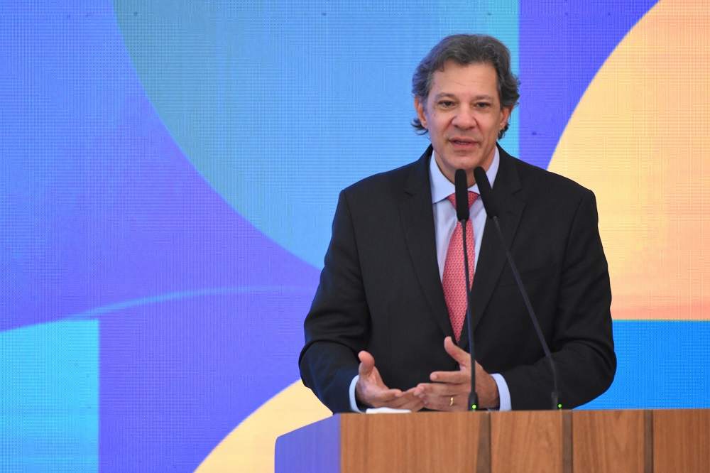 Haddad define prioridades da campanha e mira zona leste, zona sul e Baixada Santista