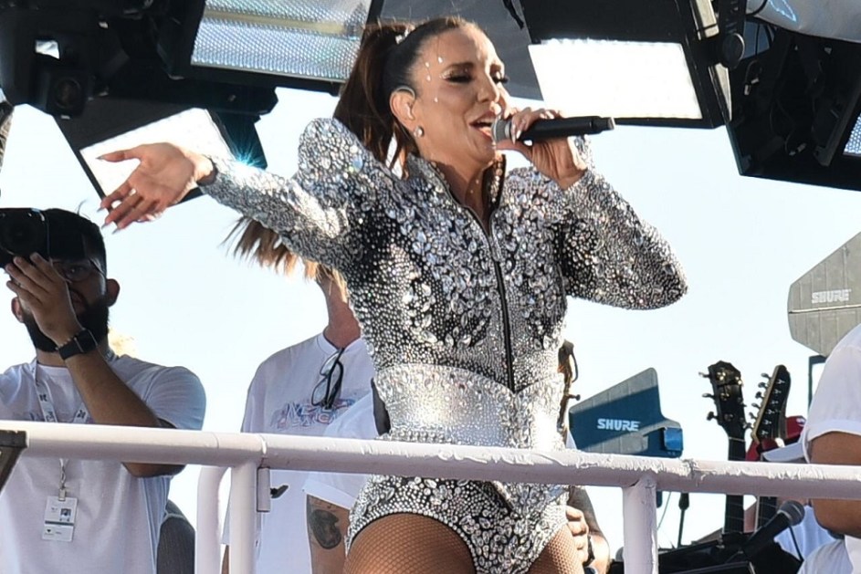 A cantora Ivete Sangalo se apresenta no Circuito Barra Ondina