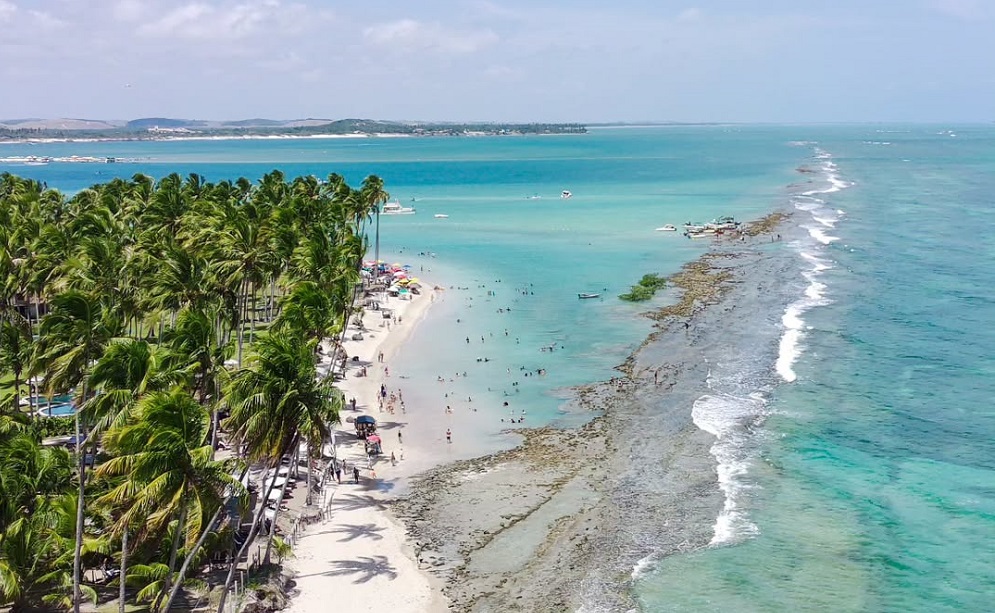 Roteiro econômico para desbravar as melhores praias do litoral brasileiro