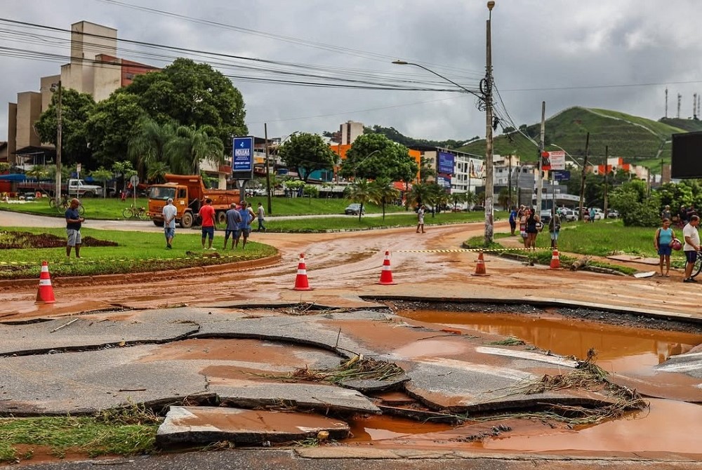 Chuvas deixam 56 cidades em Minas Gerais em estado de emergência a afetam mais de 60 municípios na Bahia