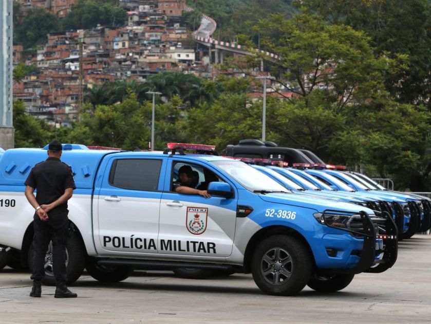 Veículo da PM do Rio