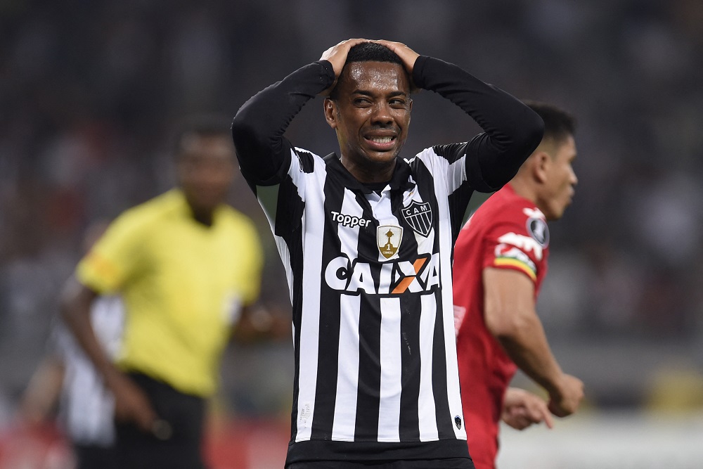 Defesa de Robinho faz novo pedido ao STF para suspender prisão do ex-jogador