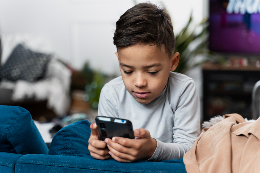 Número de crianças com celular próprio cresce no Brasil