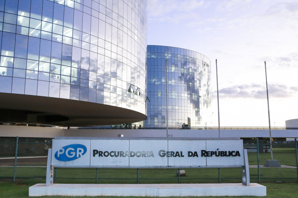 PGR defende que STF rejeite revisão da condenação de Bolsonaro