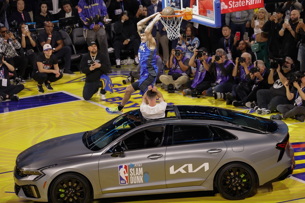 Jogador da G-League supera desafiantes da NBA e conquista o tri de enterradas do All-Star Game