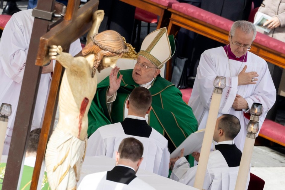 Papa Francisco celebra missa