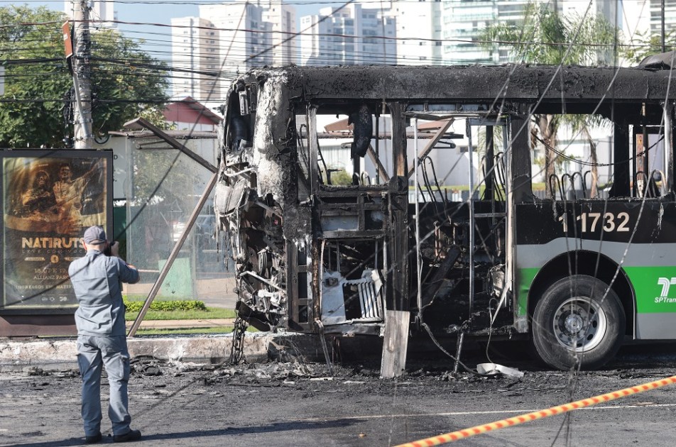 ônibus avião acidente