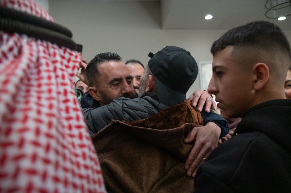 Palestinos são libertados e atendidos em hospital