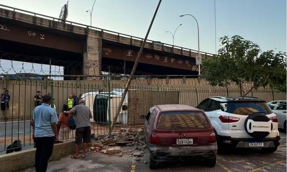 caminhão de medicamentos tomba no rio de janeiro