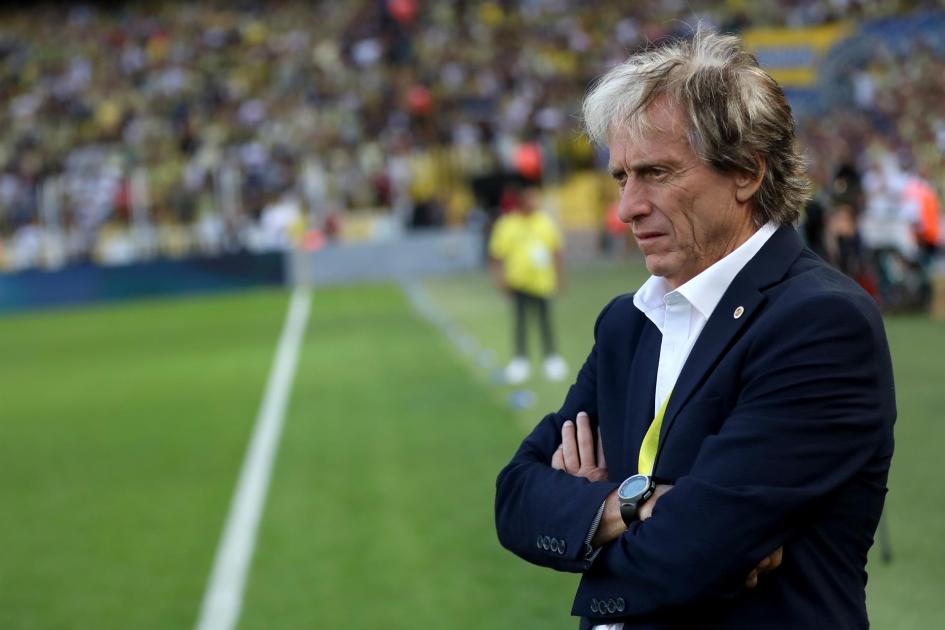 Jorge Jesus não conseguiu impedir a eliminação do Fenerbahçe na Liga dos Campeões