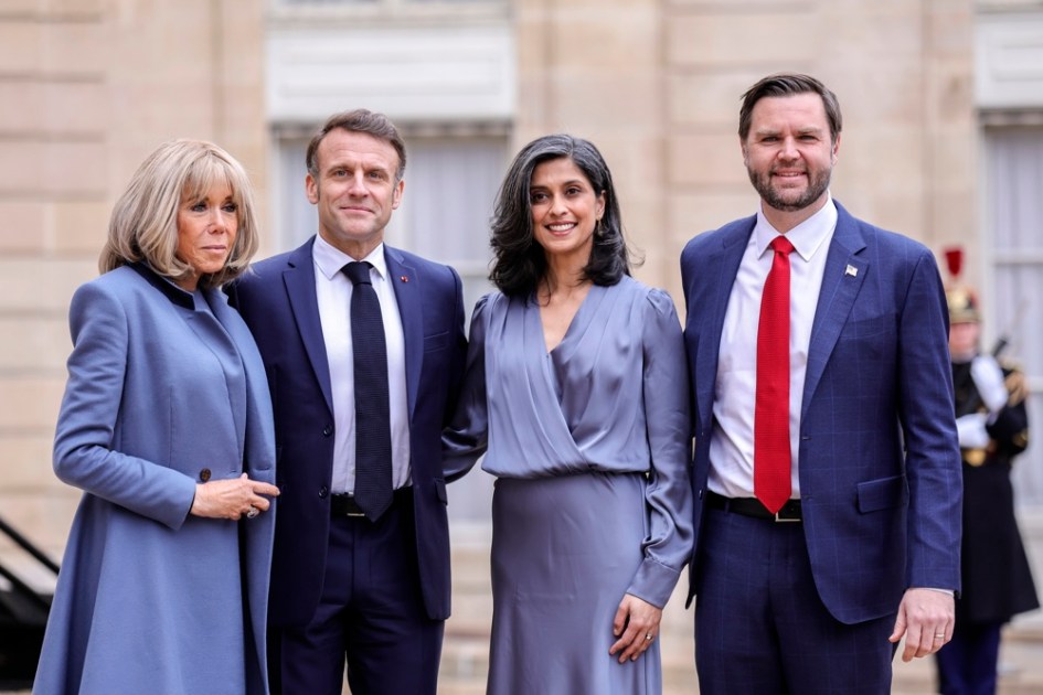 O presidente francês Macron recebe o vice-presidente dos EUA, Vance, no Palácio do Eliseu