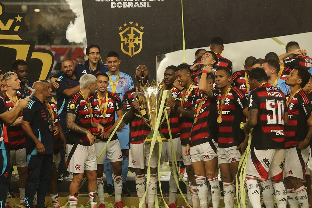 Flamengo vence a chuva e o Botafogo para conquistar o tricampeonato da Supercopa do Brasil