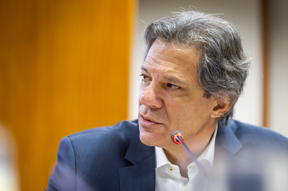 Haddad entrega lista de 25 projetos prioritários a Hugo Motta