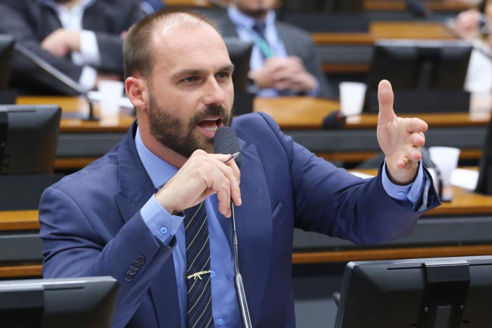 STF condena Eduardo Bolsonaro por coação em processo sobre tentativa de golpe