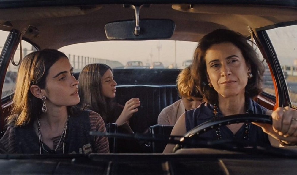 Cena do filme "Ainda Estou Aqui", estrelado por Fernanda Torres