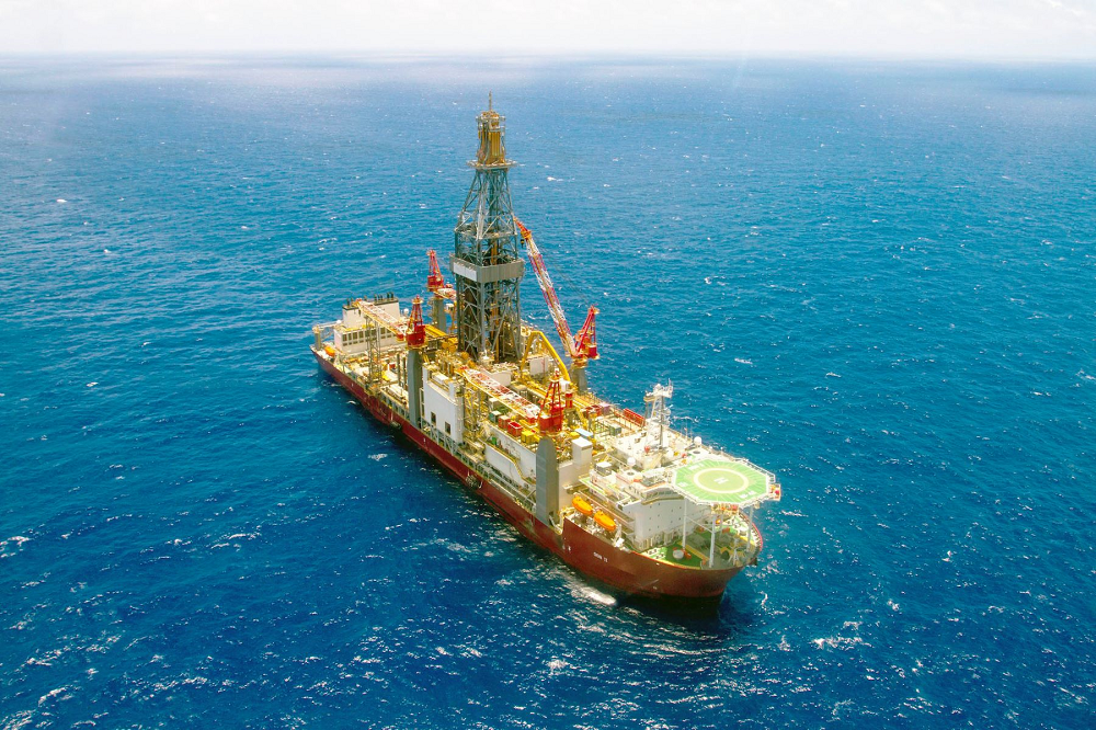 Petrobras descobre nova camada de óleo no pré-sal da Bacia de Santos e inicia produção em Búzios