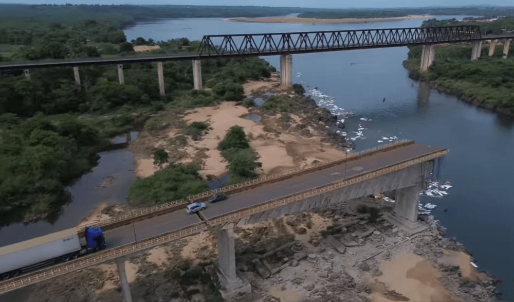 Imagem gravada por drone mostra rompimento na ponte Juscelino Kubitschek, que liga o Maranhão ao Tocantins