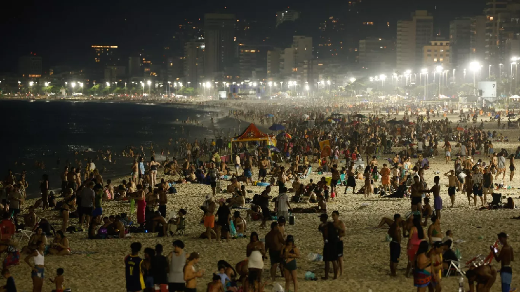 Praia a noite Rio de Janeiro