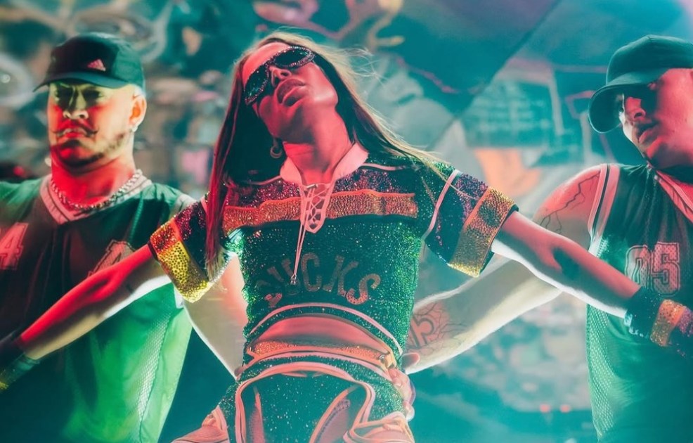 A cantora Anitta durante show em Salvador