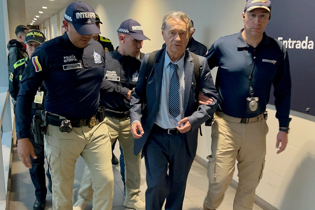 Ex-comparsa de Pablo Escobar é colocado em prisão preventiva após retornar à Colômbia