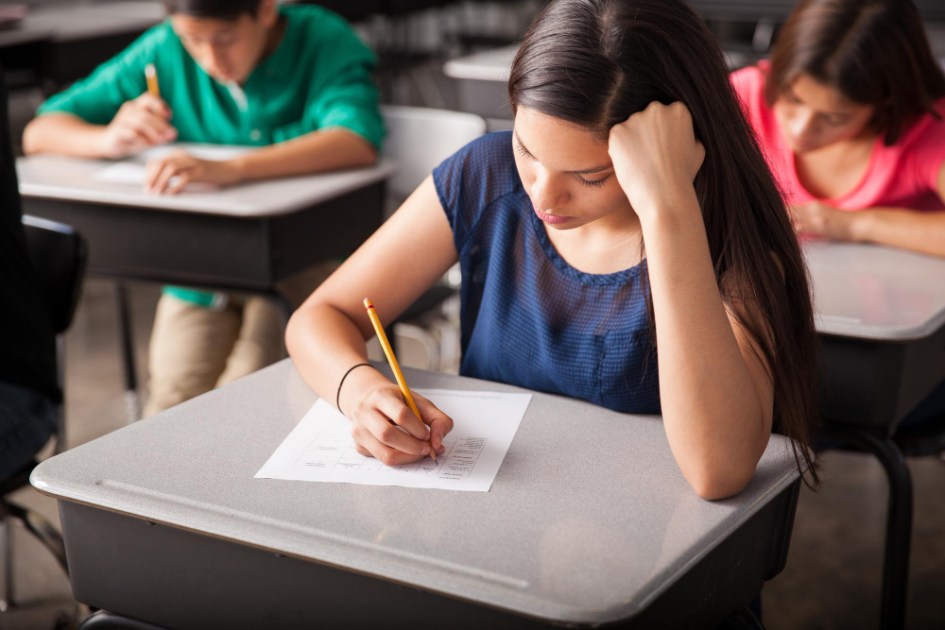 Estudantes prova escola
