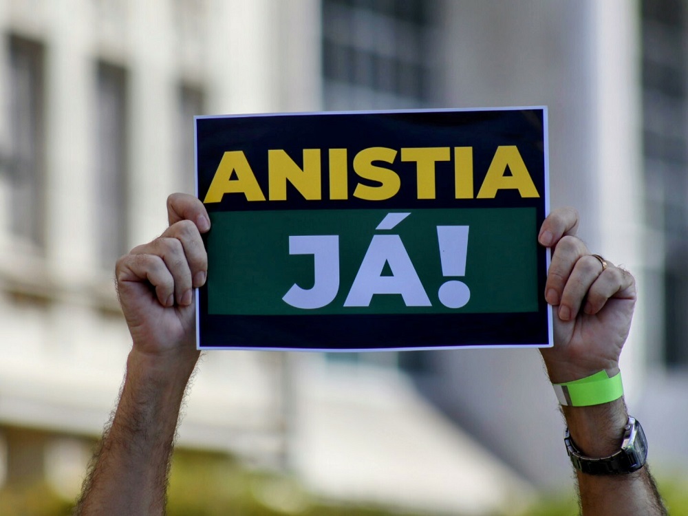 Bolsonaro mobiliza seguidores no RJ para defender anistia antes de julgamento no STF