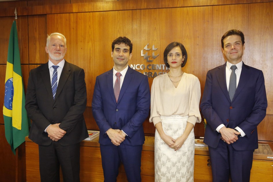 Novos presidente (Gabriel Galípolo) e diretores do BC tomam posse
