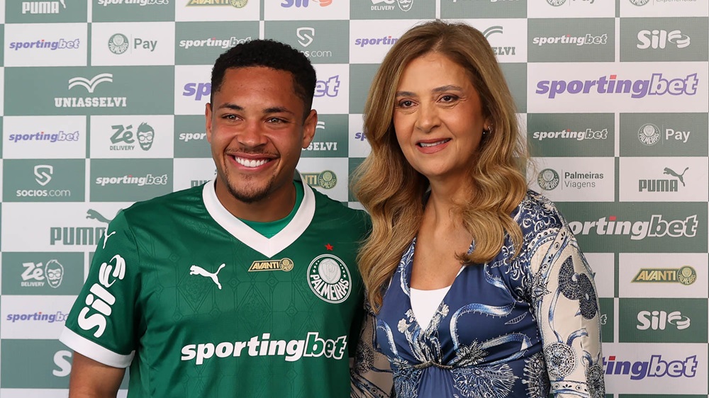 Vitor Roque e Leila Pereira