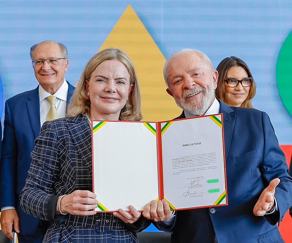Gleisi Hoffmann assume Ministério das Relações Institucionais e acena ao Congresso e a Haddad