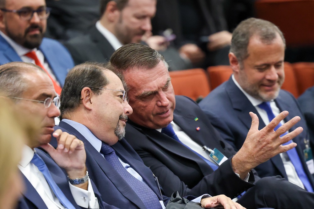 Defesa de Jair Bolsonaro diz que denúncia traz ‘conjecturas’ e alega que ex-presidente ‘socorreu’ ministro de Lula