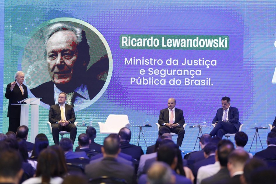 O ministro da Justiça, Ricardo Lewandowski, discursa durante o Fórum Segurança Pública pelo Brasil, realizado em Brasília