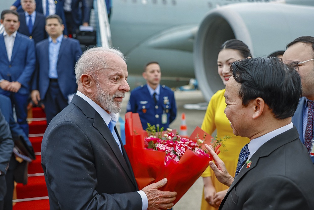 Após se despedir do Japão, Lula chega ao Vietnã para segunda parte da viagem à Ásia