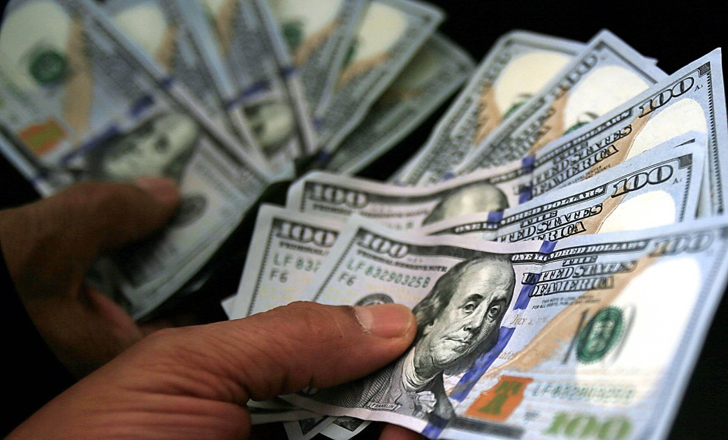 Dólar dispara nesta quarta-feira com mercado pressionado pelo risco fiscal e resultado negativo do PIB