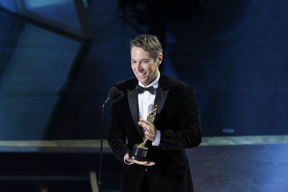 Sean Baker faz história no Oscar com estatueta de Melhor Diretor e outros três prêmios