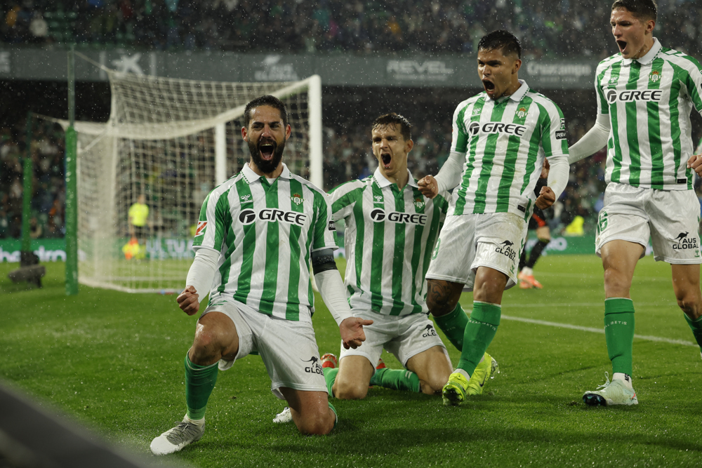 Real Madrid sofre derrota para o Betis de virada, cai para a terceira posição e pode ver Barcelona abrir vantagem
