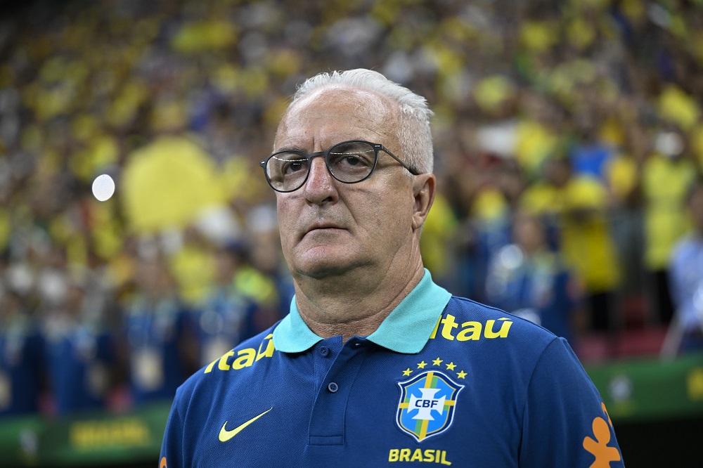 Seleção brasileira: Dorival corta quatro jogadores e anuncia substitutos para jogo contra a Argentina