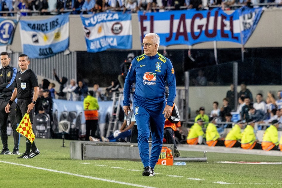 Dorival Júnior, técnico do Brasil, durante partida contra a Argentina