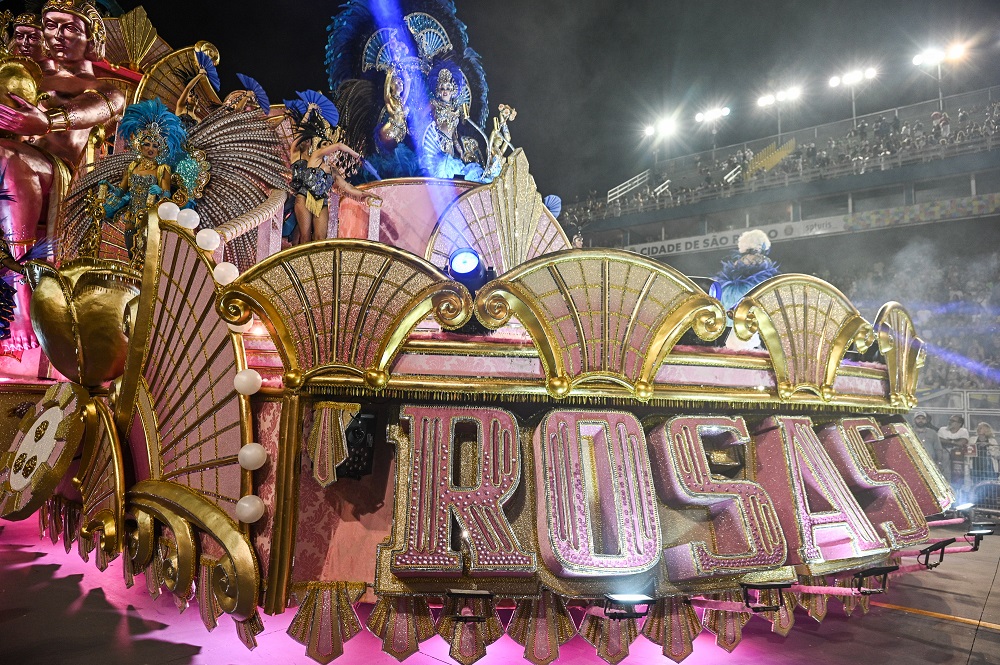 Rosas de Ouro consegue virada na última nota e se sagra campeã do Carnaval de São Paulo após 15 anos