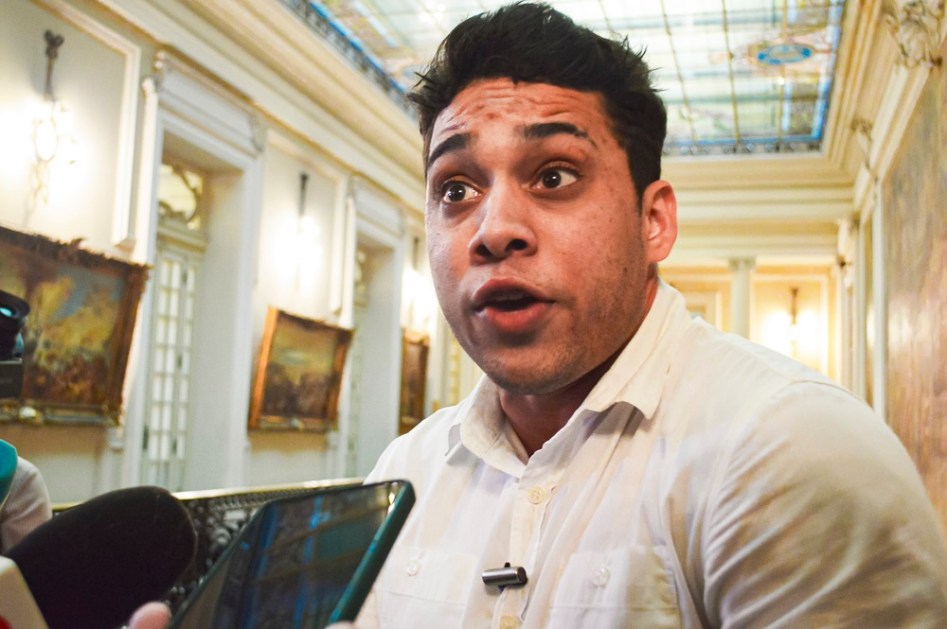Gabriel Monteiro concede entrevista na Câmara dos Vereadores