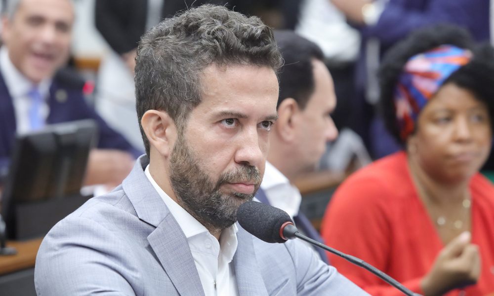 Janones recruta ‘porta-vozes de Lula’ para minar Flávio nas redes sociais