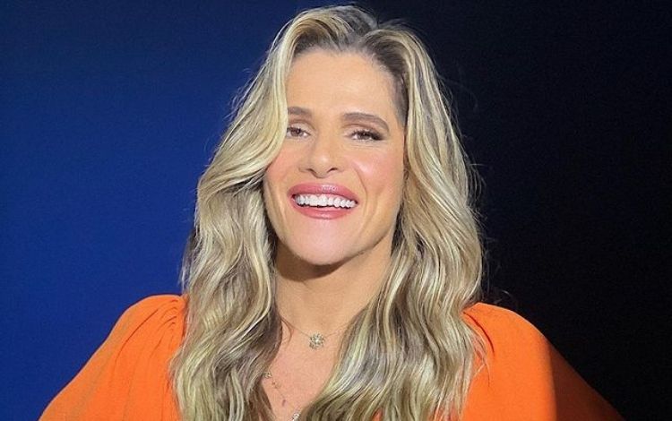 Ingrid Guimarães sorrindo