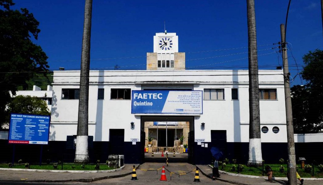 Fachada do campus da Faetec (Faculdade de Educação Tecnológica do Estado do Rio de Janeiro) em Quintino