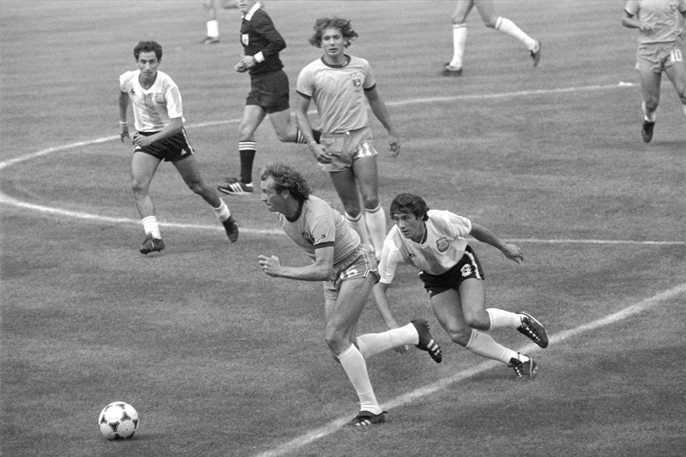 Em 1982, a seleção arrasou a Argentina em uma apresentação de gala na Copa