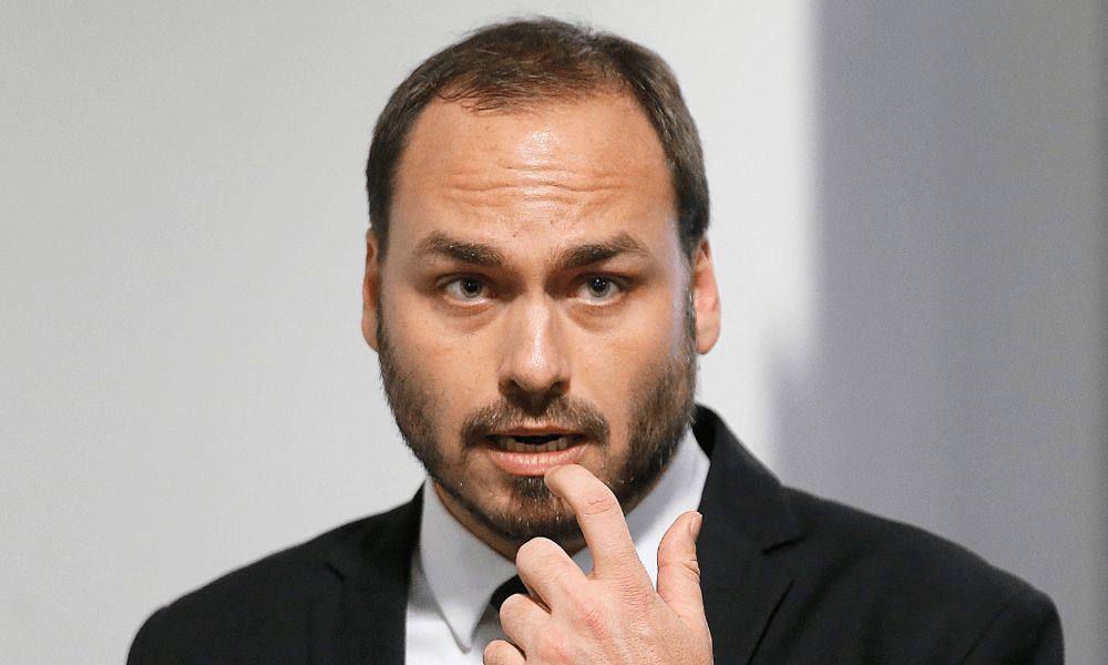 Suspensão de visitas de Flávio acende alerta também em Carlos Bolsonaro