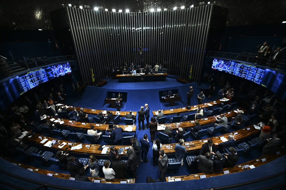 Senado aprova projeto que aumenta pena para uso de deep fake contra mulheres