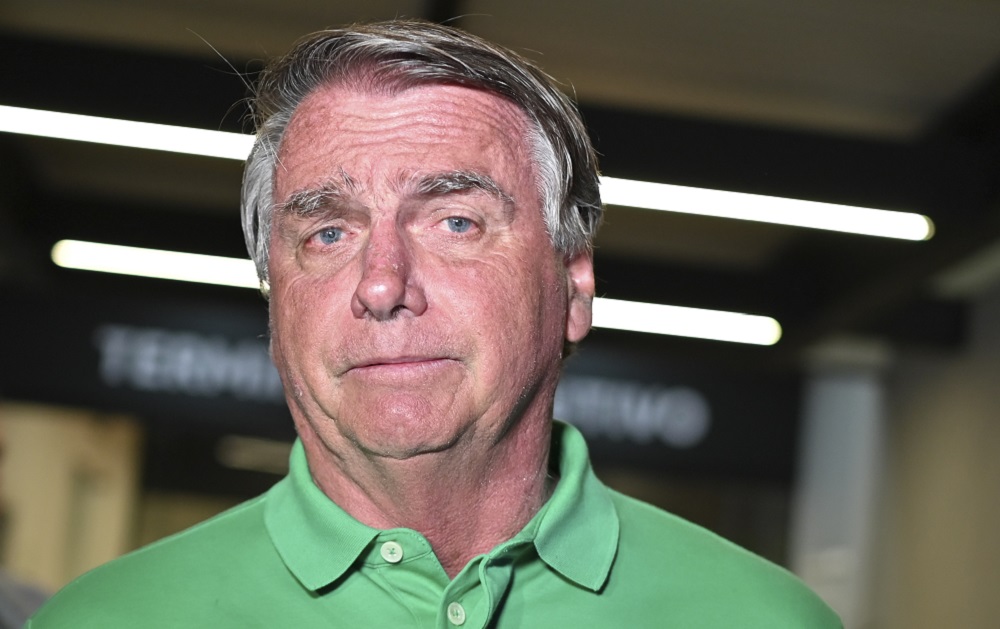 Defesa diz a Moraes que Bolsonaro não cometeu falta grave em episódio de arma